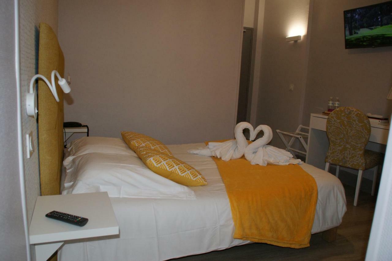 Le Home Belves Bagian luar foto